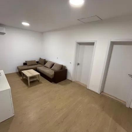 Apartament Kuca Sa Dvoristem