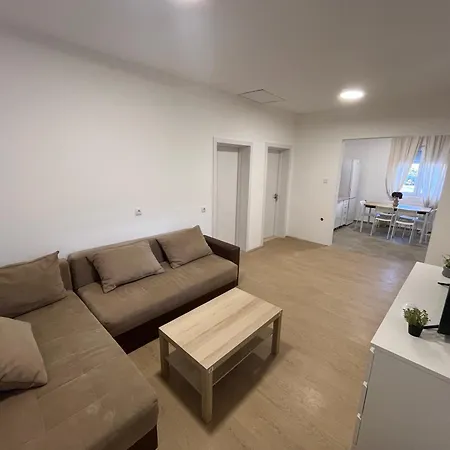 Apartament Kuca Sa Dvoristem *